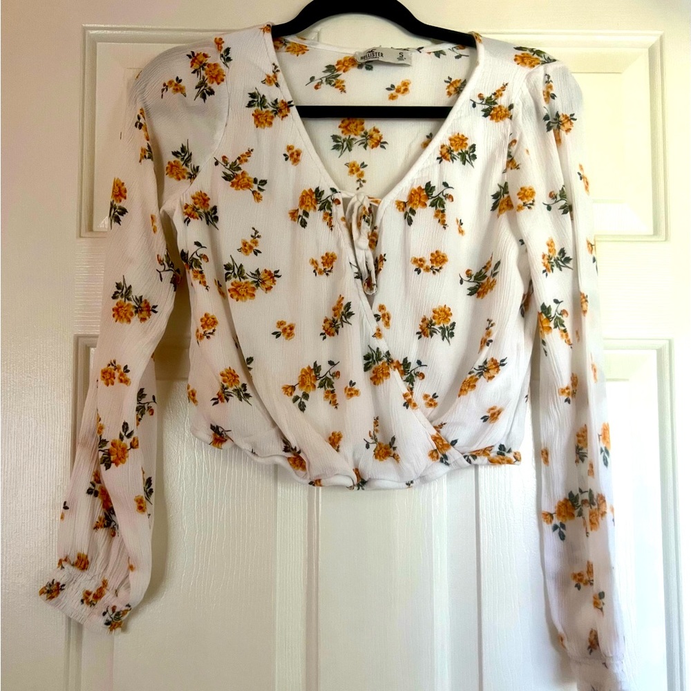 Hollister Long Sleeve Crop Top Size Small